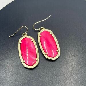Kendra Scott Elle Drop Magenta Pink MOP Gold Dangle Statement Jewelry Earring